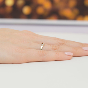 Pierścionek złoty próby 585 z Brylantem 0,04ct W-0609